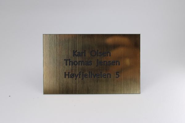 Hovedbilde Postkasseskilt m/ dobbeltsidig tape, radient gull plate/svart sk